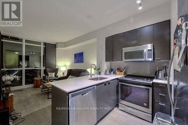 3007 - 30 Roehampton Avenue — photo 4 of 16