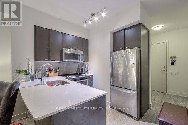 3007 - 30 Roehampton Avenue — photo 5 of 16