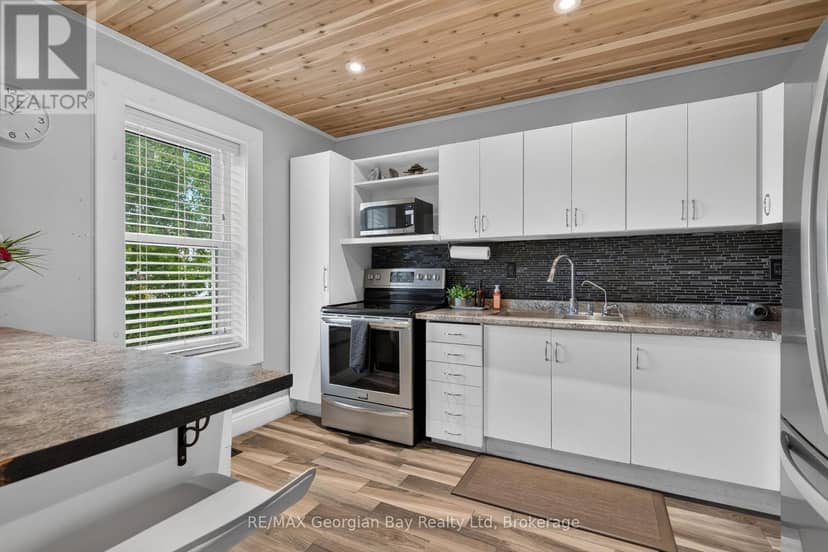 241 Donalda Street — photo 4 of 33