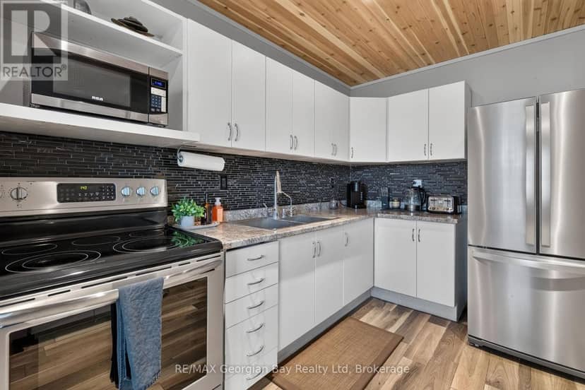 241 Donalda Street — photo 5 of 33