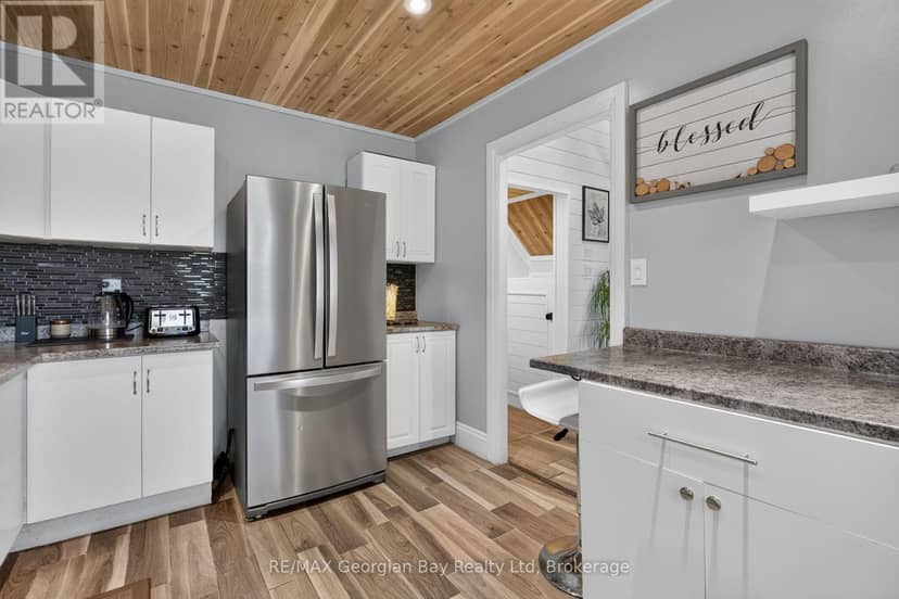 241 Donalda Street — photo 6 of 33