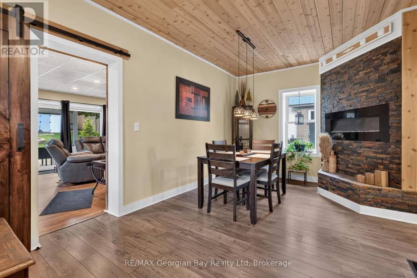 241 Donalda Street — photo 8 of 33