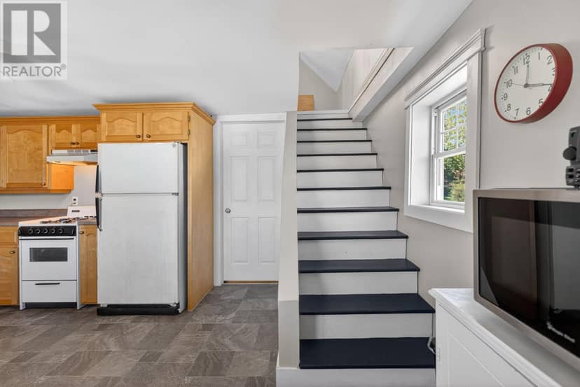 105 Riverside Drive — photo 14 of 36