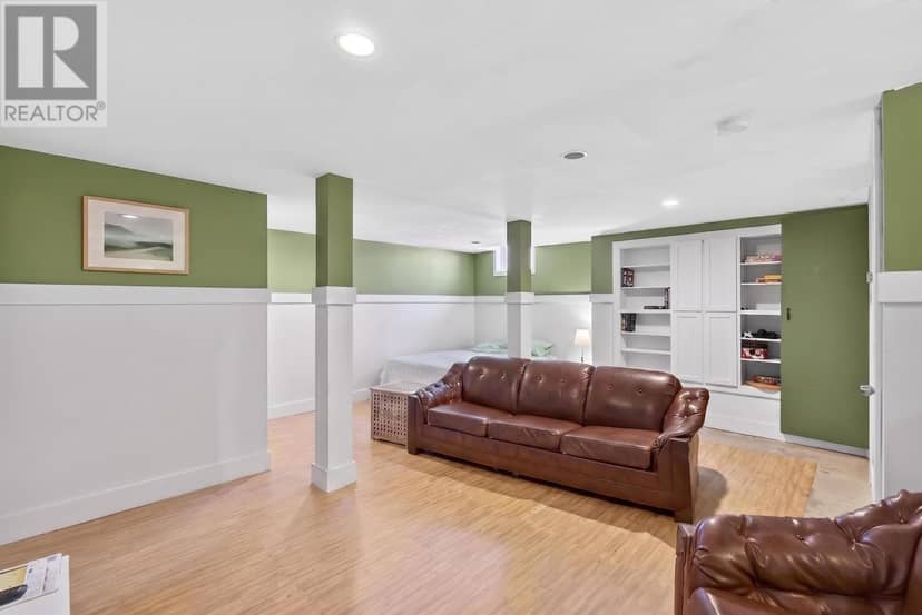 105 Riverside Drive — photo 24 of 36