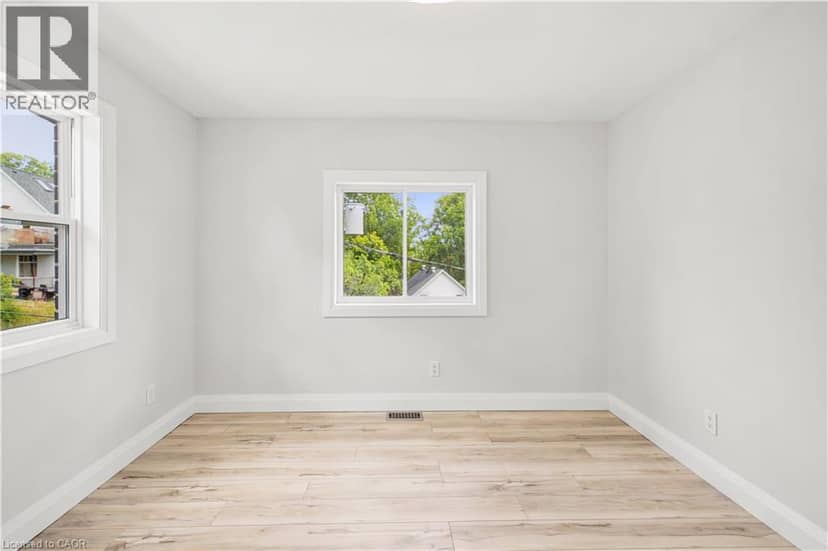 131 ST GEORGE Street — photo 17 of 32