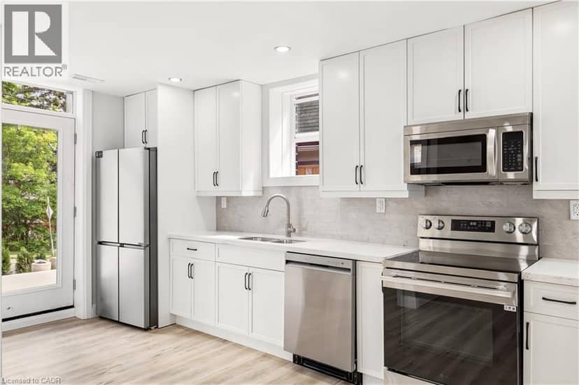 131 ST GEORGE Street — photo 24 of 32