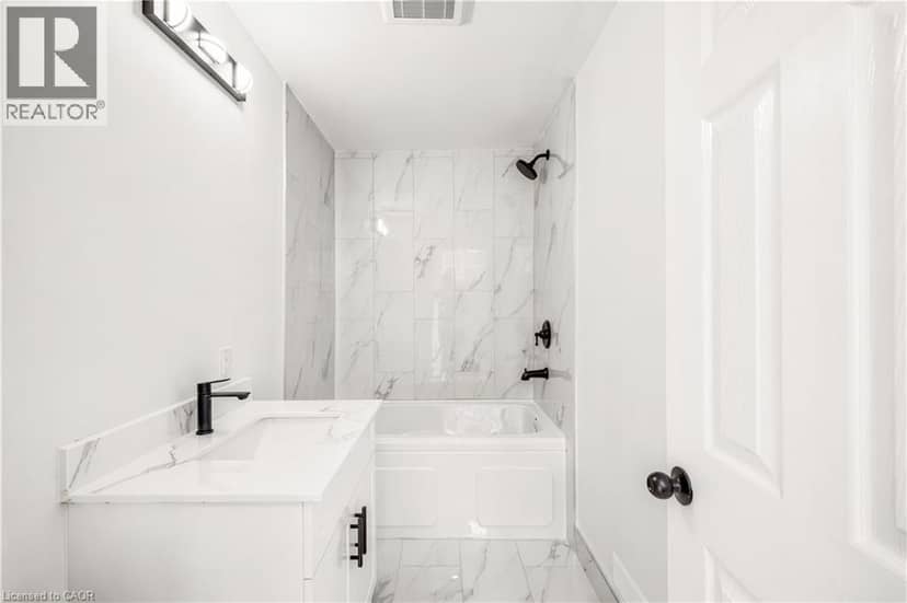 131 ST GEORGE Street — photo 26 of 32
