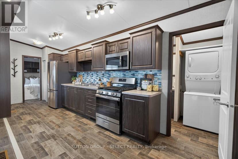 415 - 8685 Rock Glen Road, Lambton Shores, photo 3