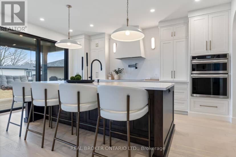 12 Macneil Court — photo 16 of 40