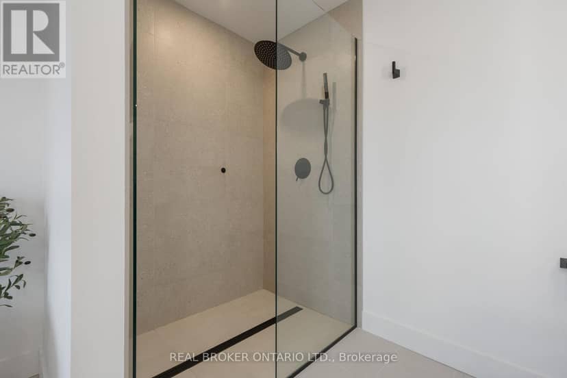 12 Macneil Court — photo 33 of 40