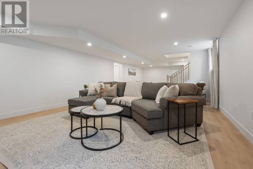12 Macneil Court — photo 36 of 40