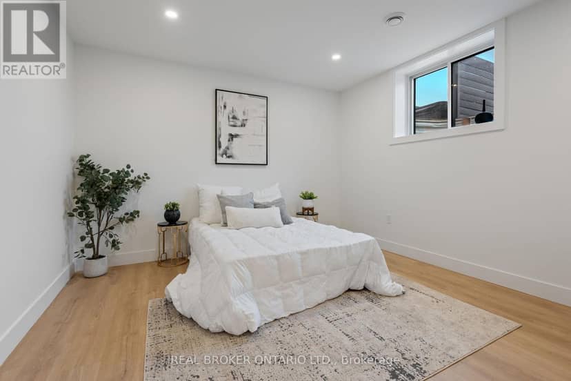 12 Macneil Court — photo 37 of 40