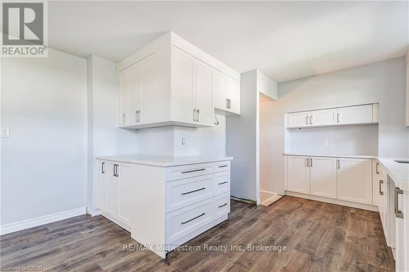 480 Cavan Street — photo 15 of 36