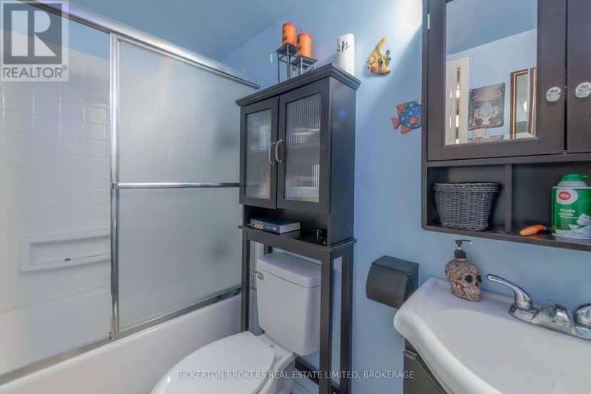101 - 540 Talbot Place — photo 15 of 16