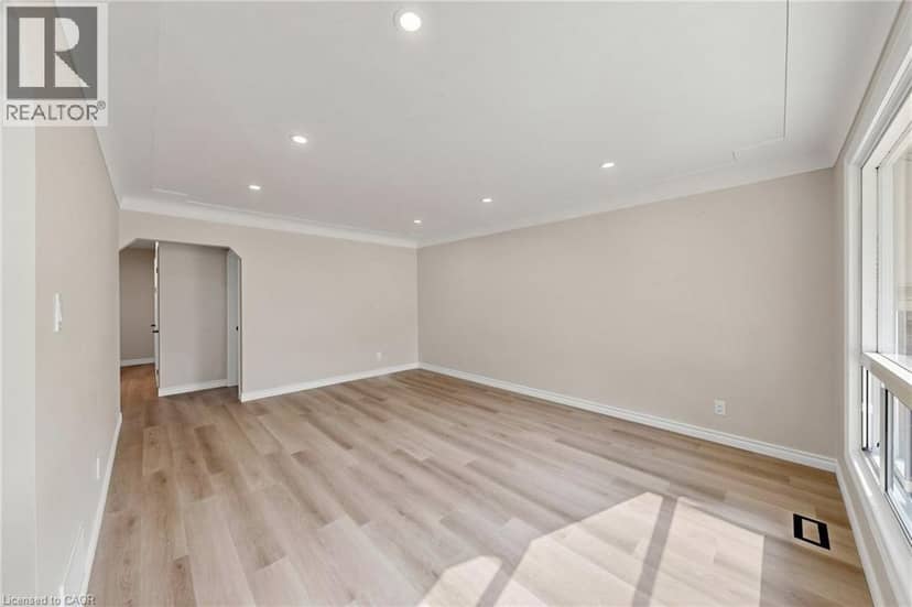 28 WARREN Avenue — photo 4 of 40