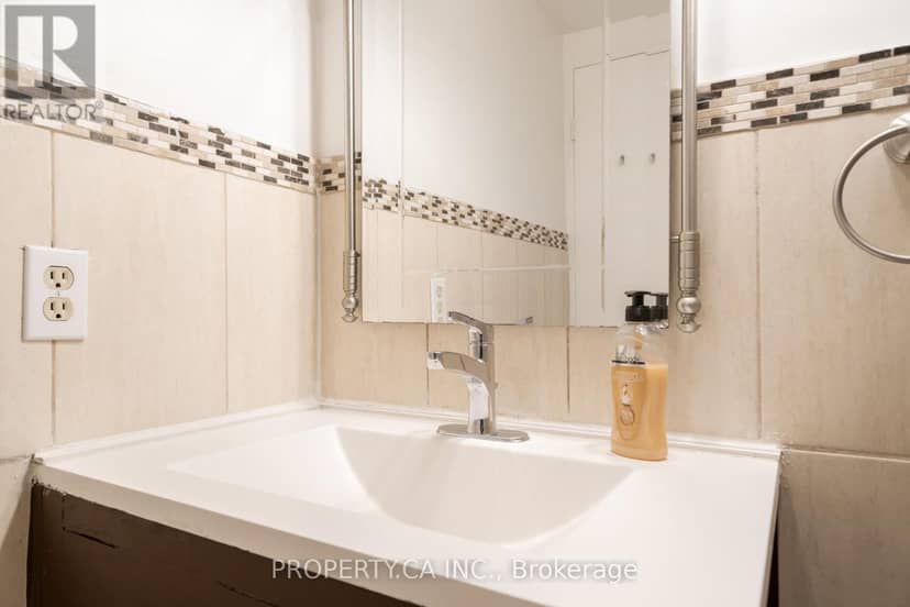 307 - 455 Sentinel Road — photo 5 of 28