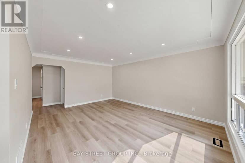 28 Warren Avenue — photo 4 of 40