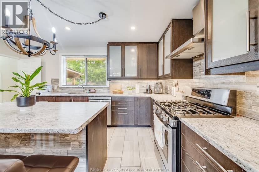 5210 Queen Elizabeth Drive — photo 13 of 39