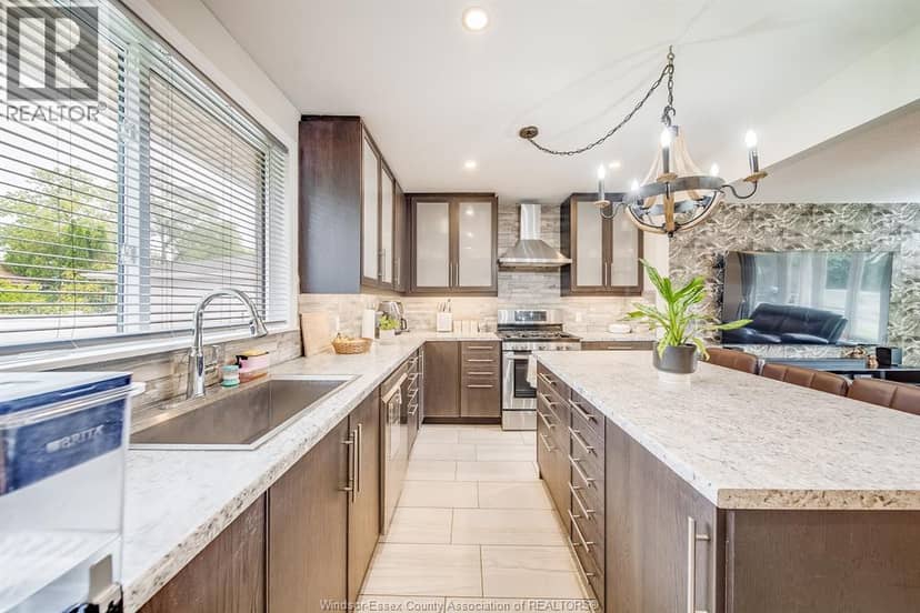 5210 Queen Elizabeth Drive — photo 15 of 39