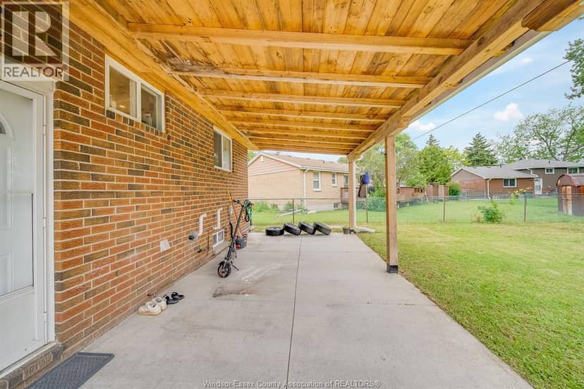 5210 Queen Elizabeth Drive — photo 36 of 39