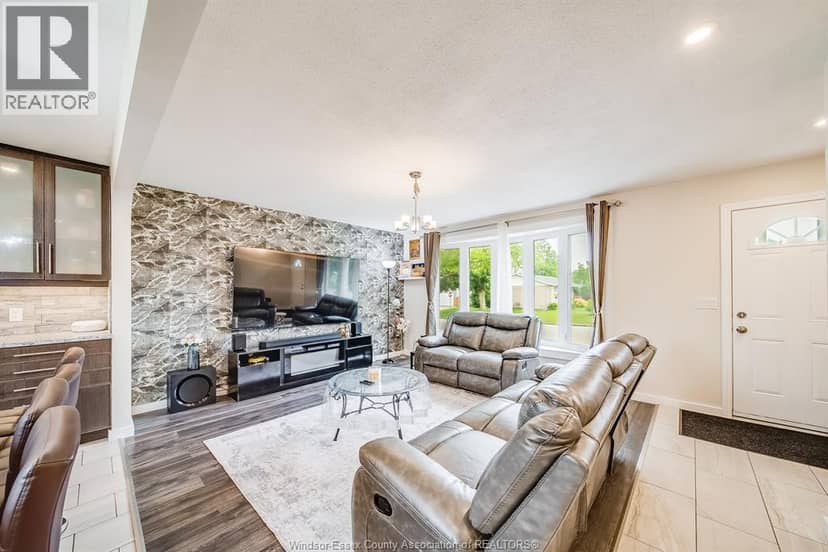 5210 Queen Elizabeth Drive — photo 5 of 39