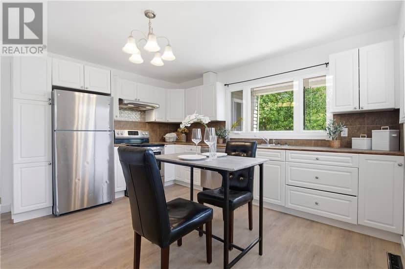 913 Miller Street — photo 7 of 40