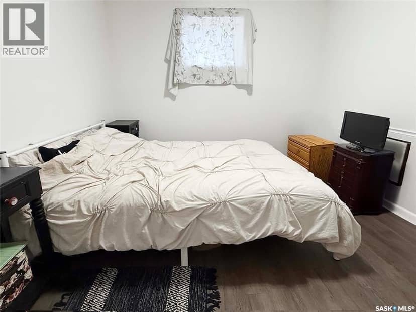271 14th AVENUE NE — photo 18 of 21