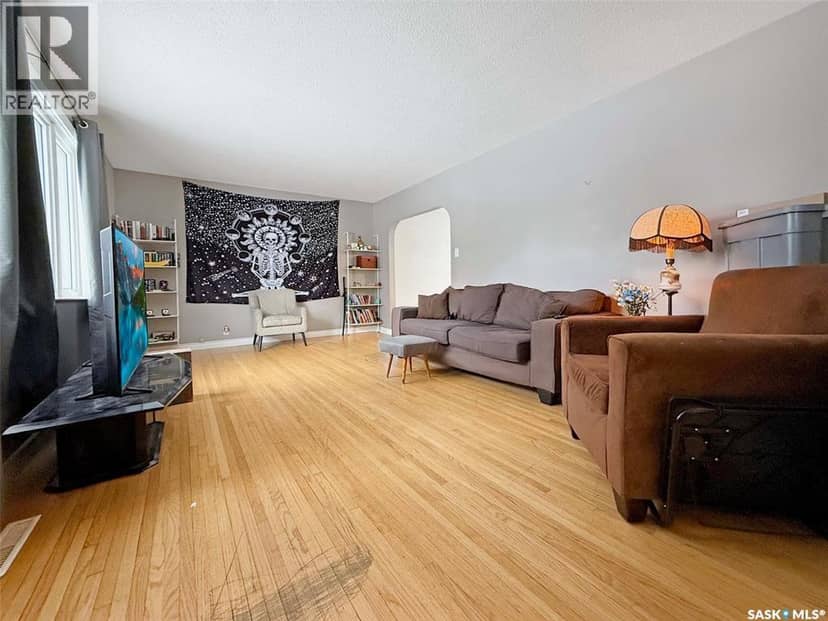 271 14th AVENUE NE, Swift Current, photo 2