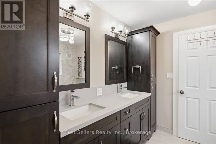 56 Florence Street W — photo 14 of 28