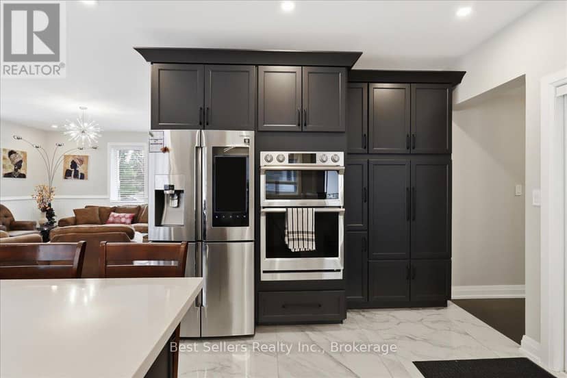 56 Florence Street W — photo 7 of 28