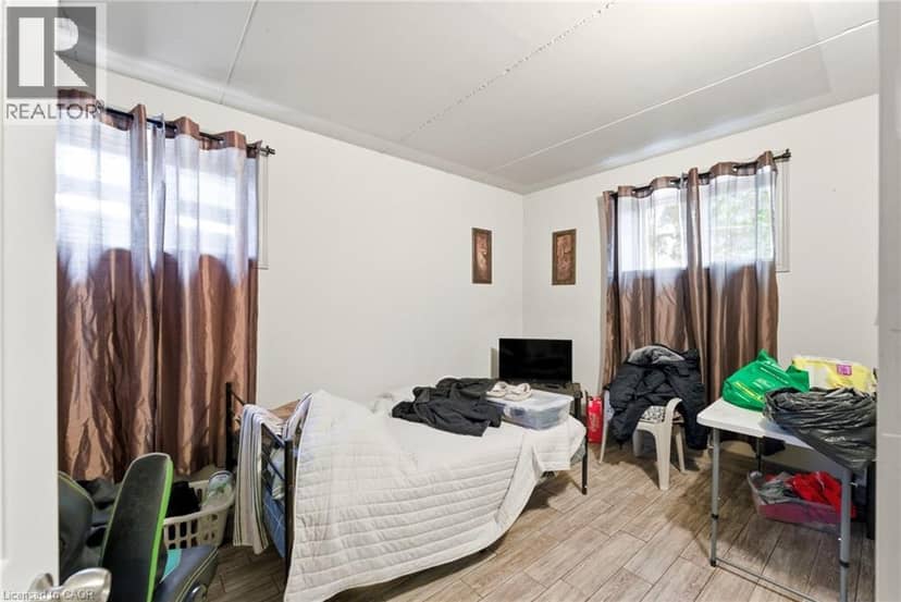 1745 KING Street E — photo 32 of 40