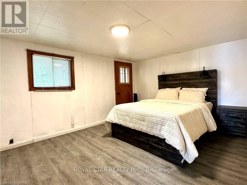 85 Simpson Avenue — photo 12 of 38