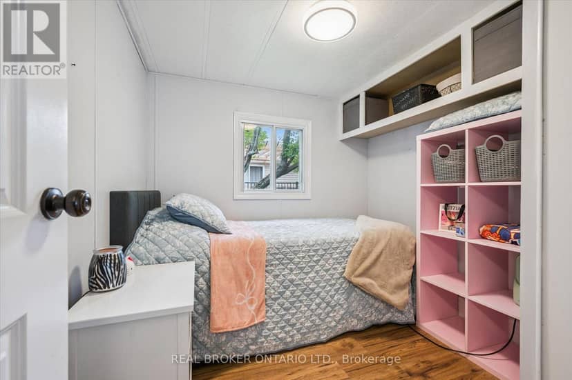 165 Cedar Crescent — photo 16 of 40