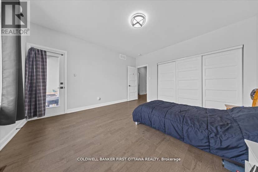 562 Queen Mary Street — photo 14 of 40