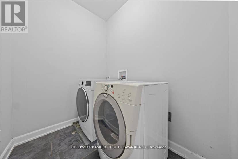 562 Queen Mary Street — photo 16 of 40
