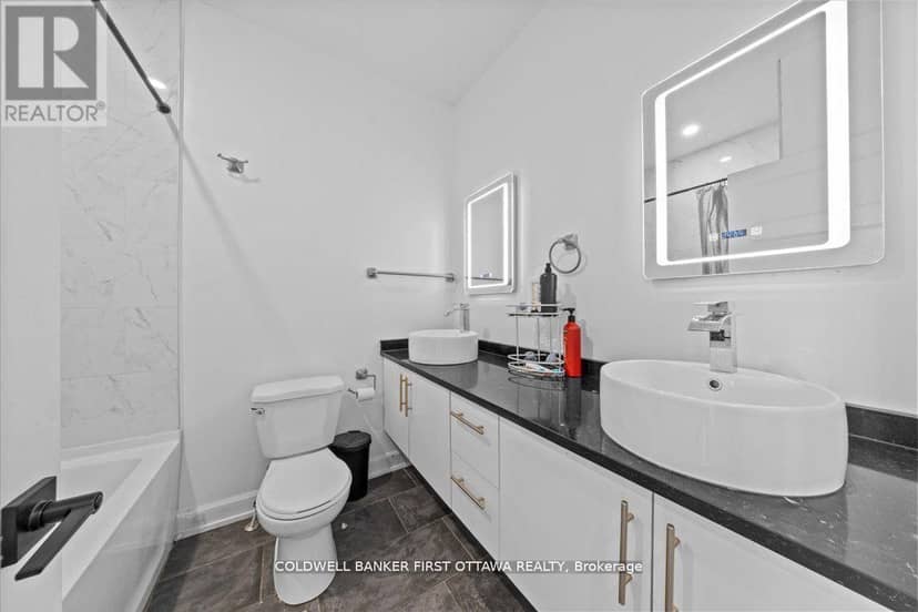 562 Queen Mary Street — photo 17 of 40