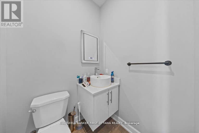 562 Queen Mary Street — photo 22 of 40
