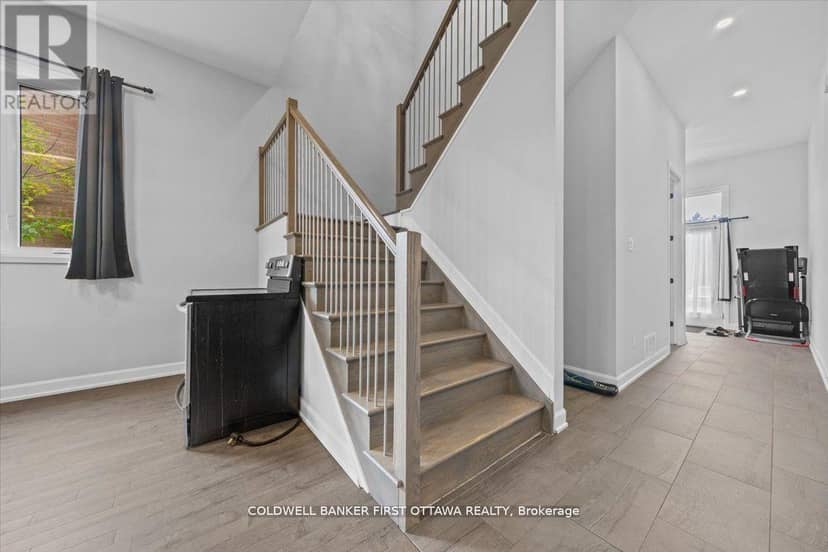 562 Queen Mary Street — photo 24 of 40