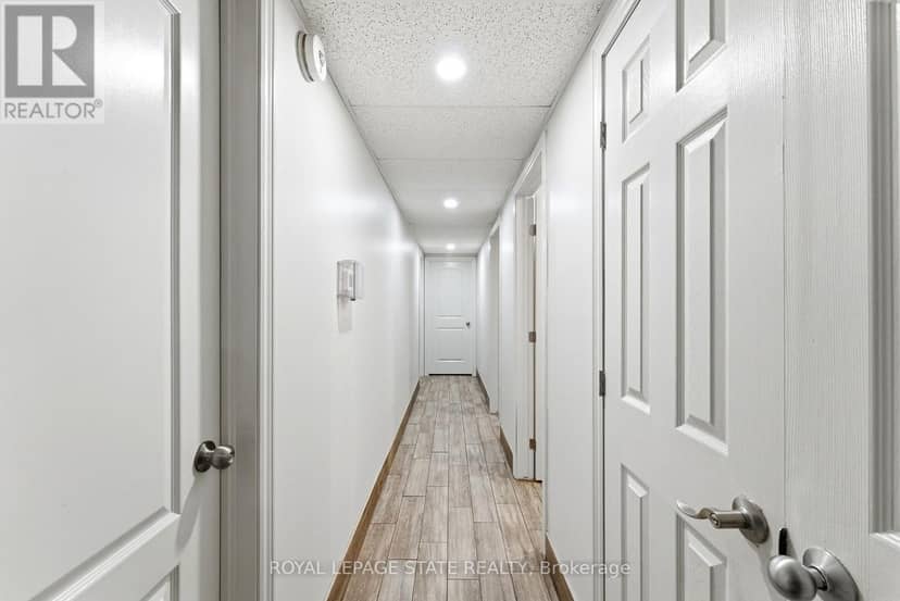 1745 King Street E — photo 14 of 40