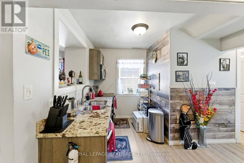 1745 King Street E — photo 24 of 40
