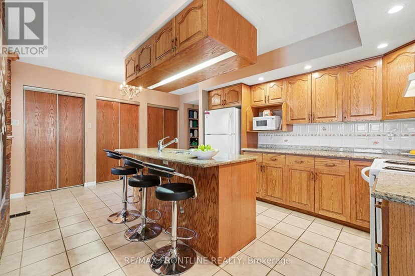 1047 Country Lane — photo 17 of 40