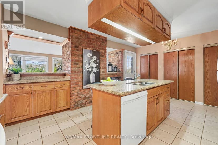 1047 Country Lane — photo 16 of 40