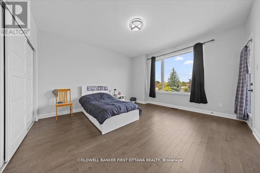 560 Queen Mary Street — photo 13 of 40