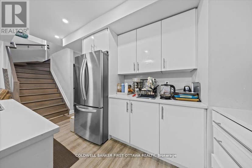 560 Queen Mary Street — photo 35 of 40