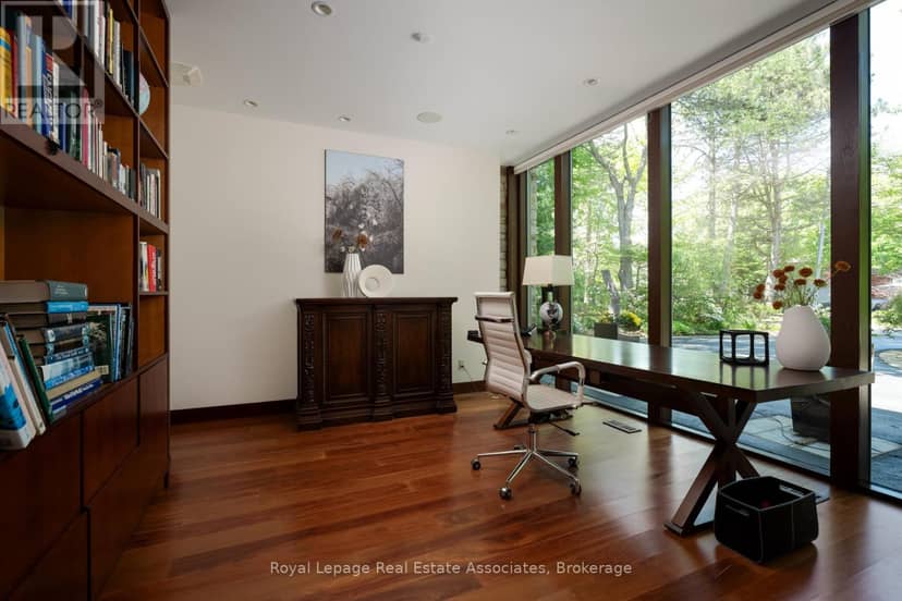 1510 Pinetree Crescent — photo 16 of 40