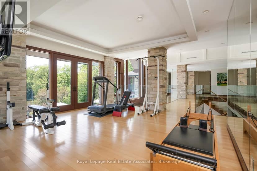 1510 Pinetree Crescent — photo 32 of 40