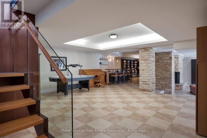 1510 Pinetree Crescent — photo 37 of 40