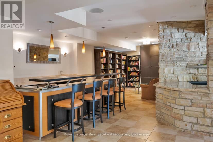 1510 Pinetree Crescent — photo 38 of 40