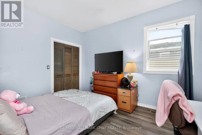 371 Barrie Road — photo 10 of 40