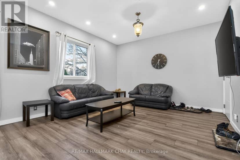 371 Barrie Road — photo 16 of 40